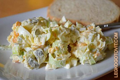 Фото рецепта: Салат из лука-порея и яиц