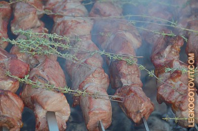 Фото рецепта: Свиной шашлык с тимьяном