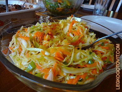 Фото рецепта: Салат из свежей капусты и сладкого перца