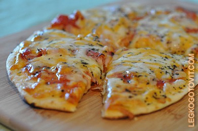 Фото рецепта: Быстрая пицца на лаваше