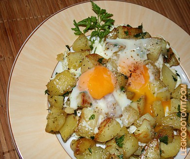 Фото рецепта: Картофель с жареными яйцами
