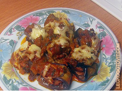 Фото рецепта: Рулетики из баклажанов с фаршем в томатном соусе