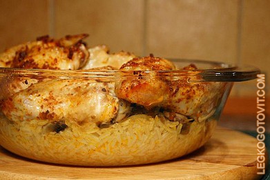 Фото рецепта: Запеченный рис с курицей и грибами