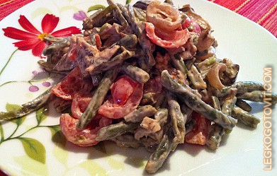Фото рецепта: Салат из стручковой фасоли, баклажанов и помидоров
