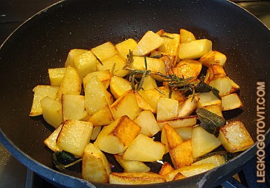 Фото рецепта: Жареный картофель с шалфеем и розмарином