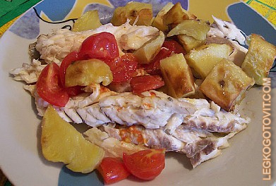 Фото рецепта: Морской окунь с помидорами и картофелем