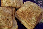 Фото рецепта: Горячие бутерброды с вареной колбасой и сыром