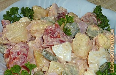 Фото рецепта: Картофельный салат с ветчиной и помидорами