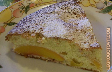 Фото рецепта: Творожный пирог с персиками