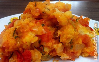 Фото рецепта: Картофельное пюре с жареными помидорам и луком