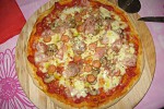 Фото рецепта: Пицца с колбасой и оливками
