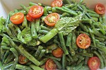 Фото рецепта: Салат из зеленой фасоли с помидорами черри