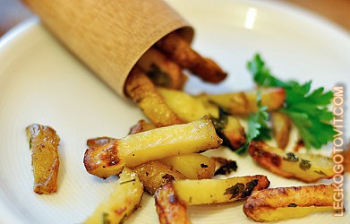 Фото рецепта: Жареный картофель с петрушкой, чесноком и паприкой