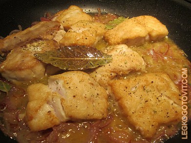 Фото рецепта: Рыба в луковом соусе