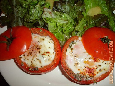 Фото рецепта: Яичница в помидорах