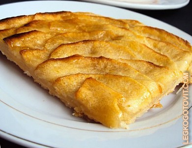 Фото рецепта: Яблочный пирог на слоеном тесте