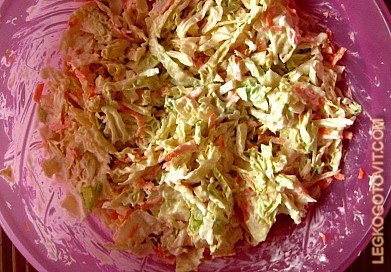 Фото рецепта: Салат из савойской капусты с майонезом