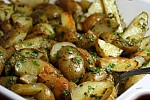 Фото рецепта: Запеченный молодой картофель с зеленью