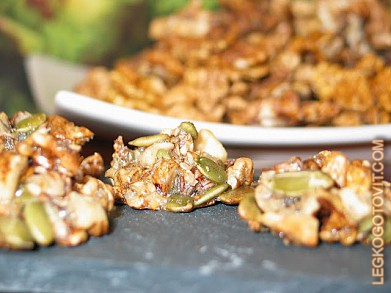 Фото рецепта: Печенье с семечками и орехами