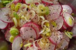 Фото рецепта: Салат из редиса и зеленого лука