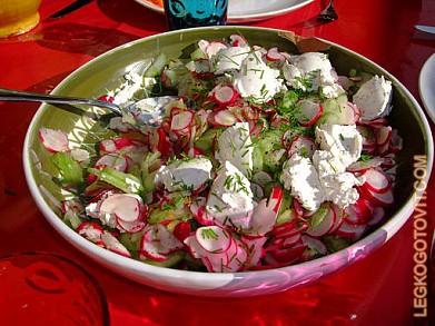 Фото рецепта: Салат из редиса с козьим сыром