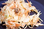 Фото рецепта: Салат из капусты с изюмом