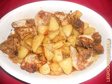 Фото рецепта: Курица, запеченная с картофелем в рукаве