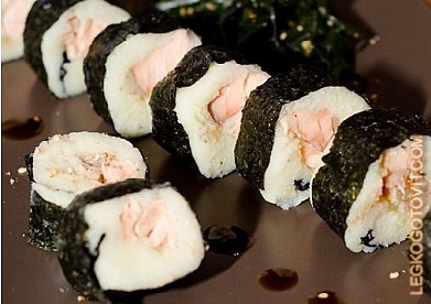 Фото рецепта: Маки суши с семгой и картофелем
