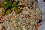 Фото рецепта: Куриный салат с маринованными грибами