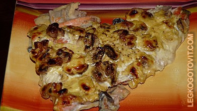 Фото рецепта: Жареная семга с грибами, сливками и горчицей