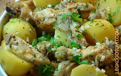Фото рецепта: Печеный картофель с куриными крылышками
