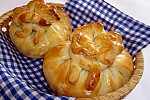 Фото рецепта: Сладкие пирожки с грецкими орехами