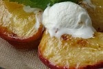 Фото рецепта: Запеченные персики с мороженым