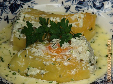 Фото рецепта: Фаршированный  болгарский перец в сливочном соусе