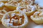 Фото рецепта: Яблочные слоеные мини-пироги