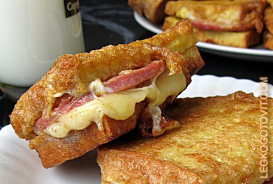 Фото рецепта: Французский тост с колбасой и сыром