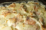 Фото рецепта: Картофельная запеканка с копченым лососем и сливками