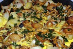 Фото рецепта: Омлет с картофелем и лисичками