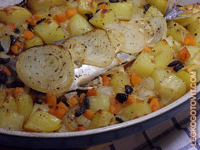 Фото рецепта: Запеченная скумбрия с овощами
