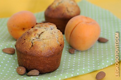 Фото рецепта: Кексы с абрикосами и миндалем