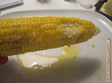 Фото рецепта: Вареная кукуруза с пряным маслом
