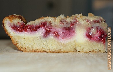Фото рецепта: Малиновый пирог с творогом