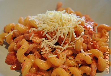 Фото рецепта: Паста с томатным соусом и базиликом