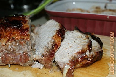 Фото рецепта: Запеченная свиная корейка под сливовым соусом