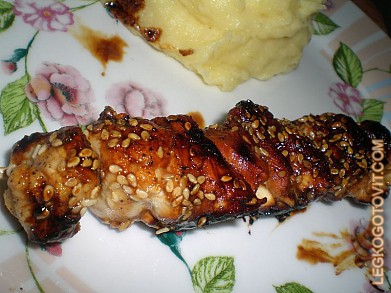 Фото рецепта: Медовый куриный шашлык с семечками сезам