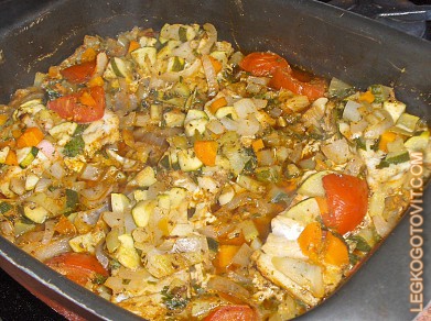 Фото рецепта: Рыба, запеченная с овощами в духовке
