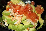 Фото рецепта: Авокадо салат с креветками и крабовыми палочками