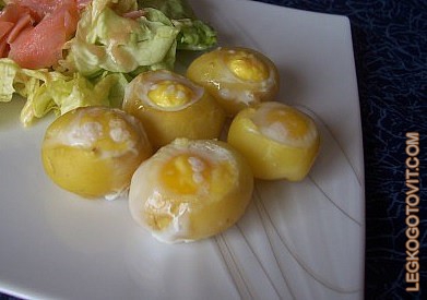 Фото рецепта: Картофель, запеченный с перепелиными яйцами