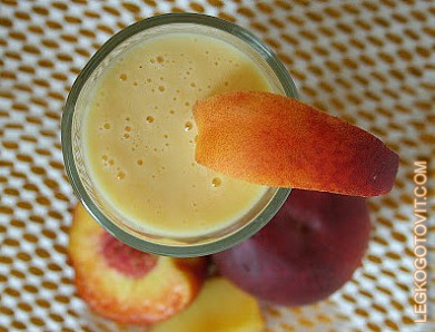 Фото рецепта: Персиковый смузи с йогуртом