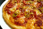 Фото рецепта: Пицца с оливковым маслом, свежими помидорами и сладким перцем